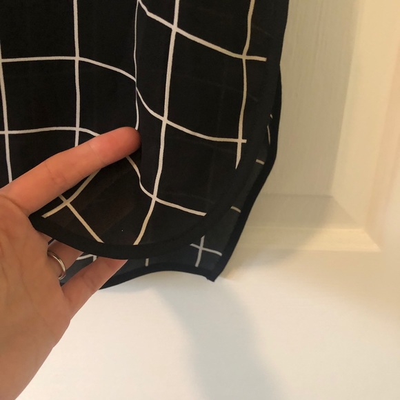 VINCE CAMUTO Keyhole Back Blouse - Picture 4 of 7